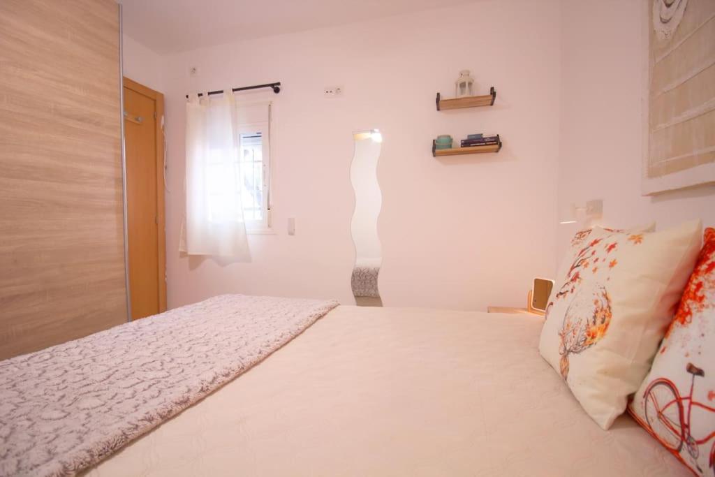 Barrio De Triana - Bidasoa Facil Aparcamiento Sevilla Buitenkant foto